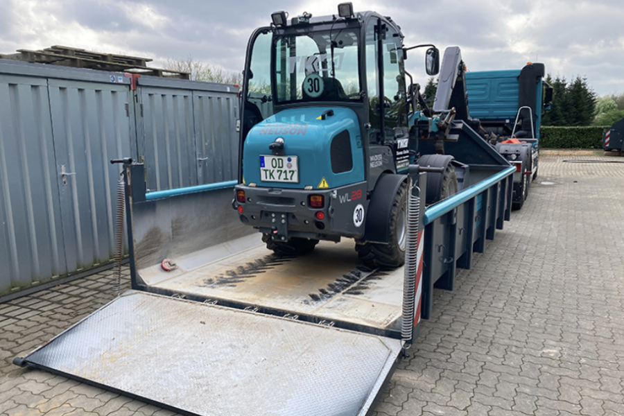Abrollcontainer mit Rampe